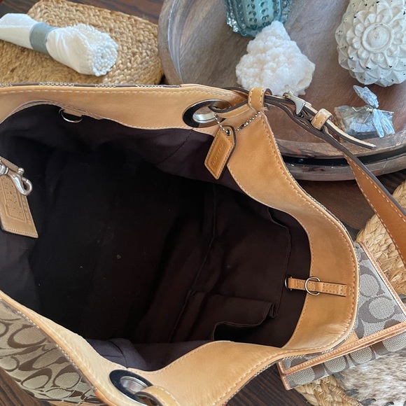 Leather & Signature tote purse & Wallett - Picture 5 of 6